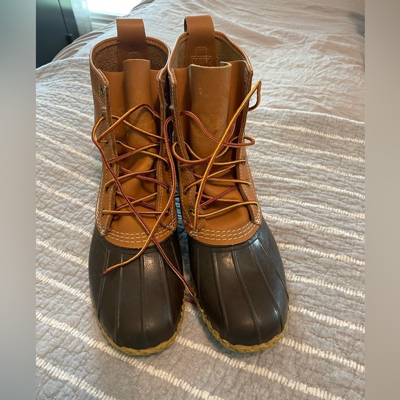 L.L. Bean Tan/Brown Duck Boots! NWOT
Men’s size 9 - Picture 1 of 5